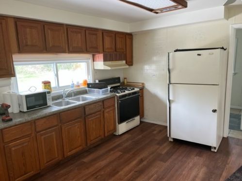 37966 North Shore Ave, Waukegan IL 60087-1647 exterior