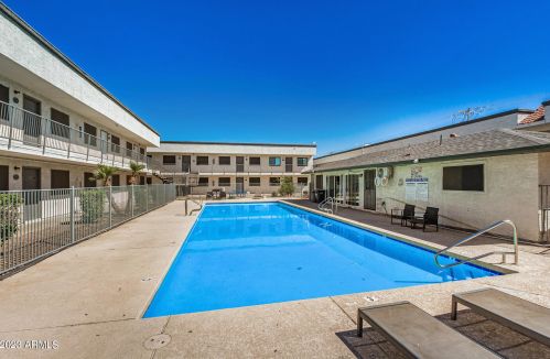 18202 Cave Creek Rd, Phoenix AZ 85032-1004 exterior