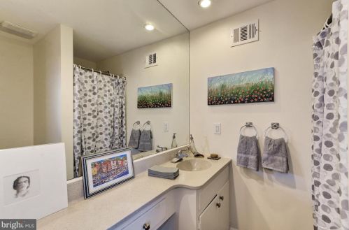 2015 Q St, Washington DC 20002-2373 exterior