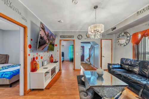 56 Stewart St, Grand Rapids MI 49507-2402 exterior