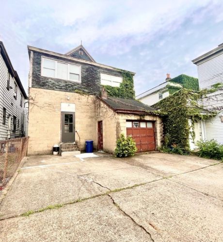 744 Lorenz Ave, Pittsburgh PA  15220-5709 exterior