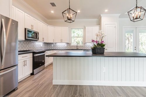 2883 6 St, Naples FL 34120-1331 exterior