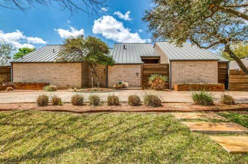 5205 Harbor Town Dr, Dallas, TX 75287-7318