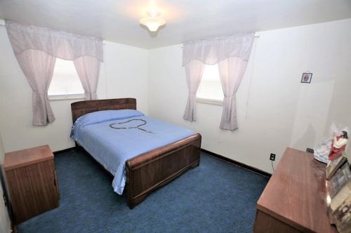 631 Mount Royal Blvd, Pittsburgh PA 15223-1053 exterior