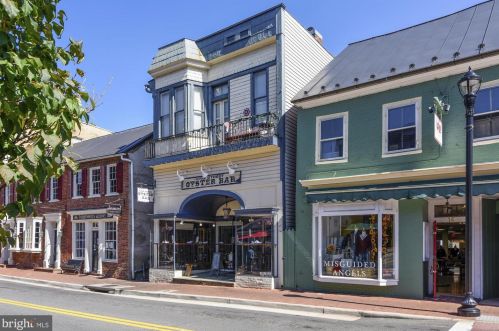 803 Catoctin Cir, Leesburg VA 20176-4951 exterior