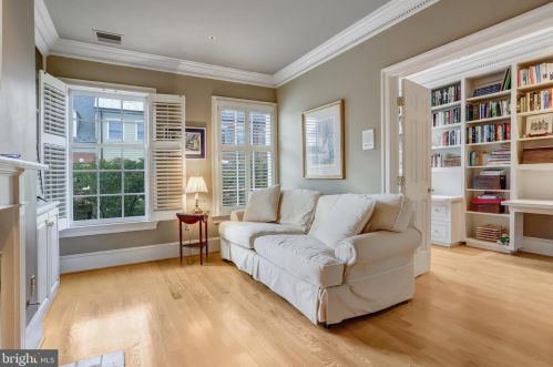 25 Wilkes St, Alexandria VA 22314-3853 exterior