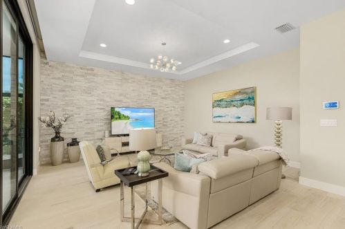 601 91 Ave, Naples FL 34108-2426 exterior