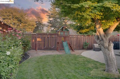 3978 Mulberry Dr, Concord CA 94519-1216 exterior