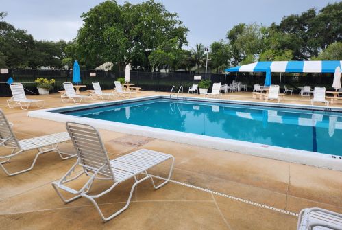 14 Bentwater Cir, Boynton Beach FL 33426-7603 exterior