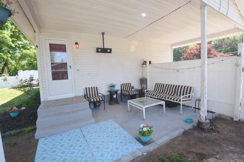 77 Jackson Rd, Enfield CT 06082-4137 exterior