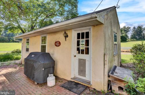 886 Vaughn Rd, Pottstown PA exterior