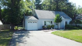 40 Woodcrest Dr, Livingston, NJ 07039-3851