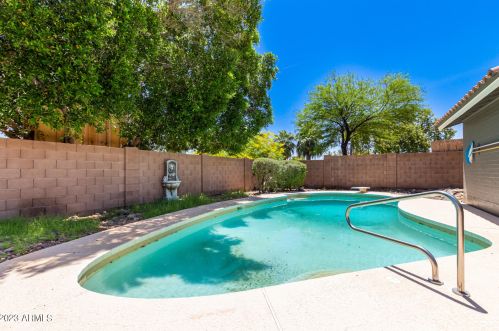 10609 42nd St, Phoenix AZ  85028-3501 exterior