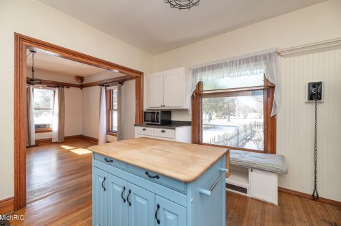 1104 Hoffman St, Three Rivers MI 49093-1017 exterior