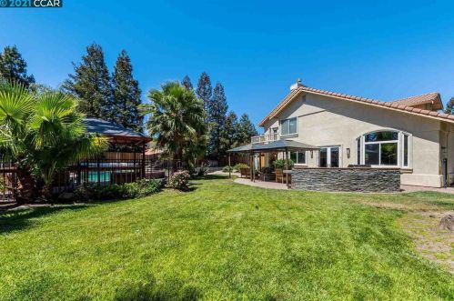 1868 Renee Way, Concord CA 94521-1525 exterior