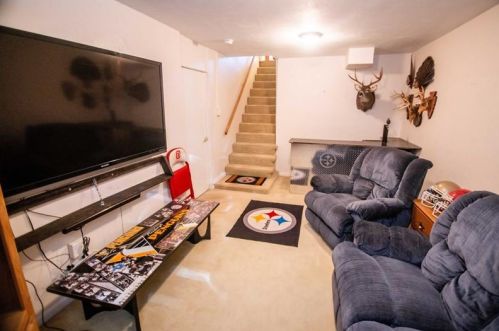 2305 Marbury Rd, Pittsburgh PA exterior