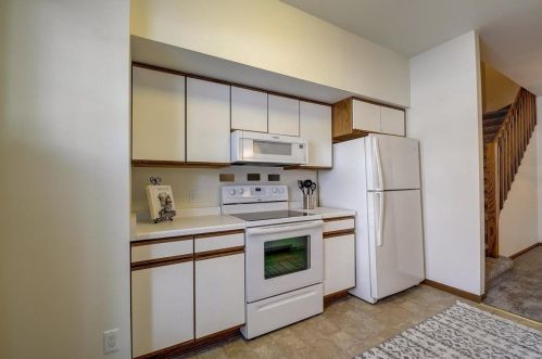 6014 Dell Dr, Madison WI  53718-8200 exterior