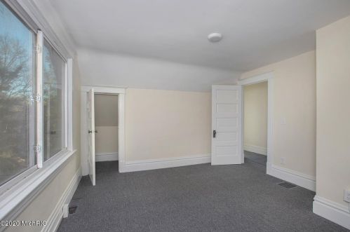 1033 Fenimore Ave, Kalamazoo MI 49048-2028 exterior