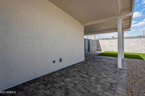 5039 18 Ave, Phoenix AZ 85015-6121 exterior