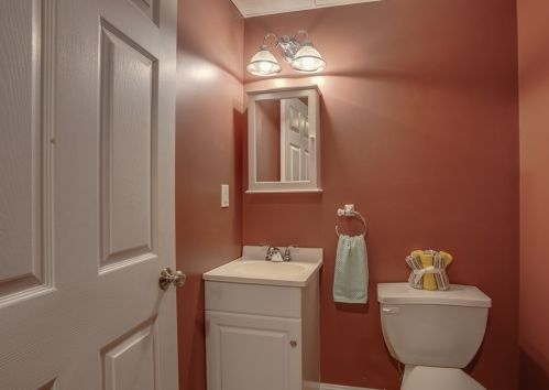 37 Chestnut St, North Andover MA  01845-5211 exterior