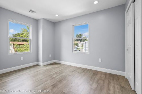 28 Twain Ave, Old Bridge NJ  08857-2110 exterior