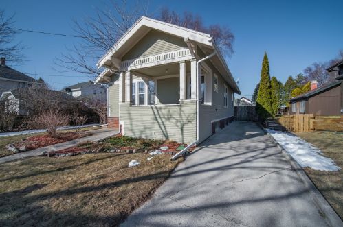 912 17 St, Manitowoc WI 54220-3129 exterior