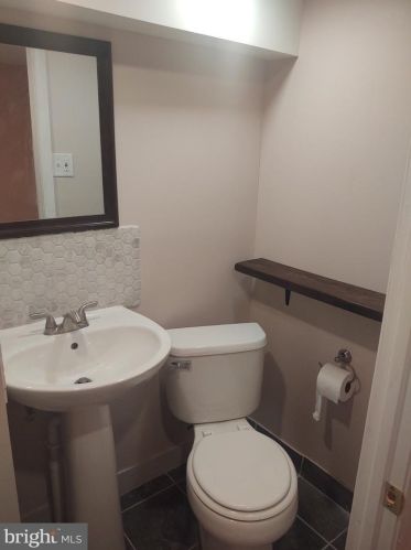 6658 Erdrick St, Philadelphia PA 19135-1604 exterior