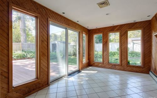 11 Munson Ct, Huntington Station NY 11747-1632 exterior