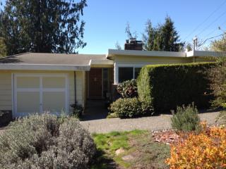 5601 37th Ave, Seattle WA  98126-2833 exterior