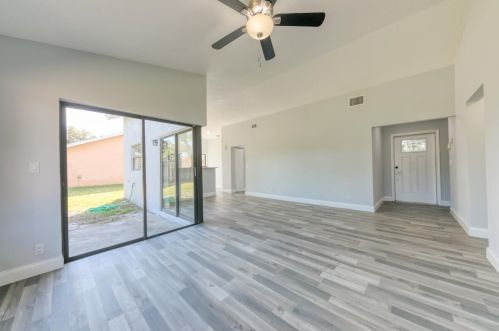 9147 Bedford Dr, Boca Raton FL 33434-5512 exterior