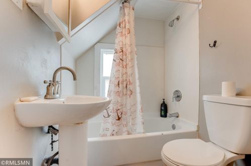 732 Geranium Ave, Saint Paul MN 55106-2523 exterior