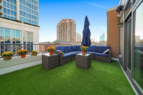 1630 Pr Ave, Chicago IL 60653-3207 exterior