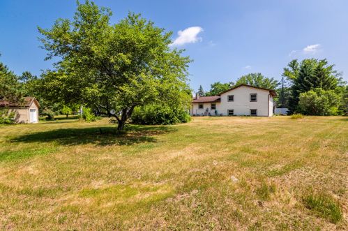 2433 Thomas Ct, Onalaska WI  54650-9251 exterior