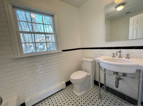 25 Longview Dr, Ridgefield CT 06877-3514 exterior