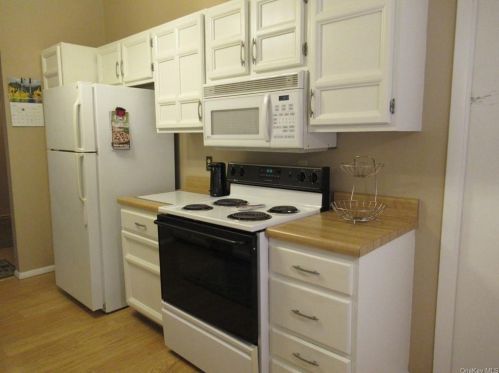 100 Sycamore Dr, Middletown NY 10940-5459 exterior