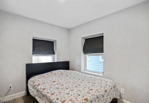 20 Grv Ter, Irvington NJ 07111-2722 exterior