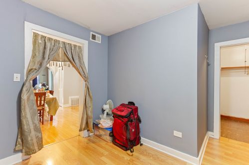 4577 Elston Ave, Chicago IL 60618-1813 exterior