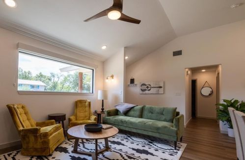 6920 Bryn Mawr Dr, Austin TX  78723-2206 exterior