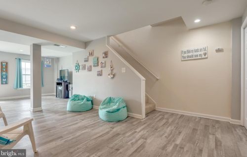 105 Knollwood Dr, Lancaster PA 17601-5613 exterior