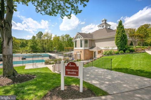 7513 Cross Gate Ln, Alexandria VA 22315-4619 exterior