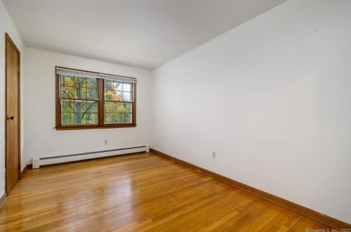 109 Holmes Rd, Ridgefield CT 06877-4304 exterior