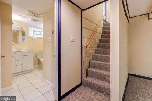 6806 Belford Dr, Silver Spring MD 20912-4841 exterior