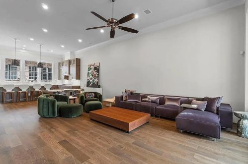 4122 Belt Line Rd, Addison TX exterior