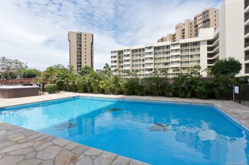 990 Ala Nanala St, Honolulu HI 96818-2967 exterior