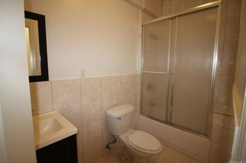 2029 Daly Ave, Bronx NY 10460-2834 exterior