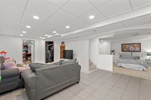 6016 Hawthorn Dr, Moon Twp PA  15108-9064 exterior