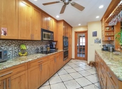 8 White Spruce Cir, Commack NY 11725-4323 exterior