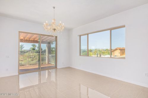 828 Cresta Loma Dr, Tucson AZ 85704-3706 exterior