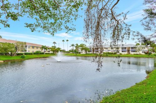 1563 Royal Green Cir, Fort Pierce FL  34952-7625 exterior