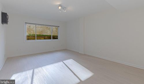 1515 Highwood Dr, Mc Lean VA  22101-5800 exterior